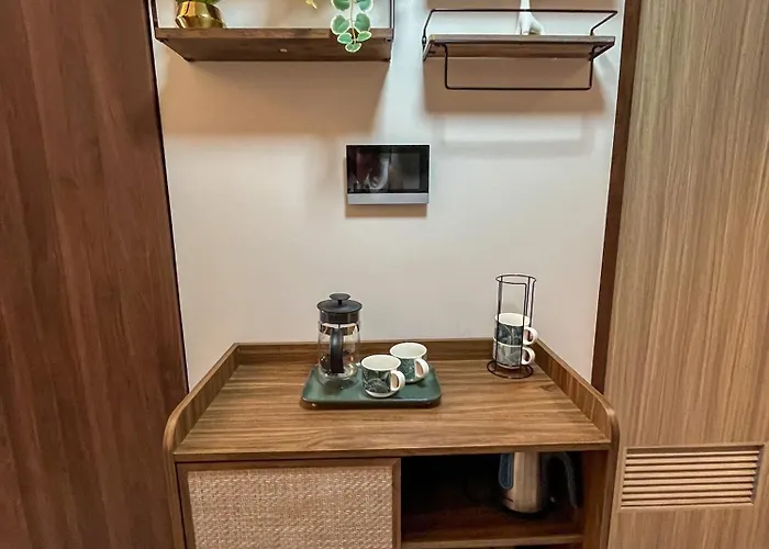 Life Luxury Near It Park ホステル